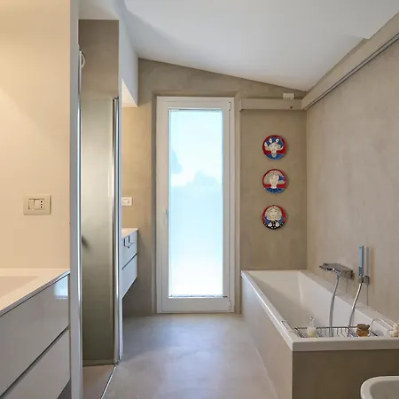 Ca Bianca Del Mediterraneo * نومانا